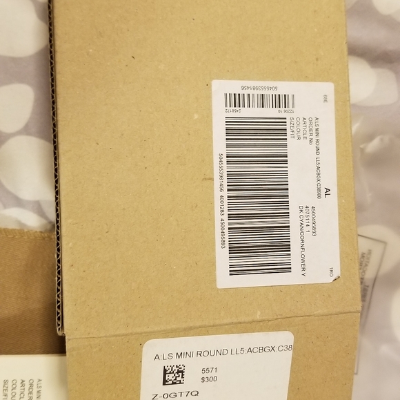 Burberry Small Round Leather Coin Case - Picture 9 of 9